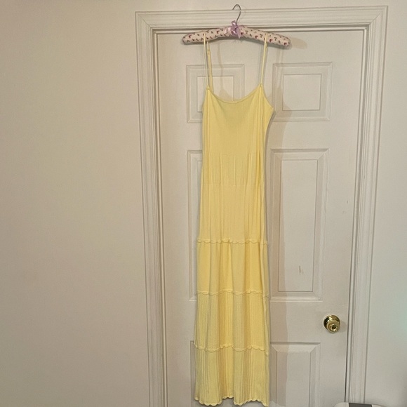 Dynamite Dresses & Skirts - 🍋 DYNAMITE Yellow Ribbed Tiered Midi Dress Size M